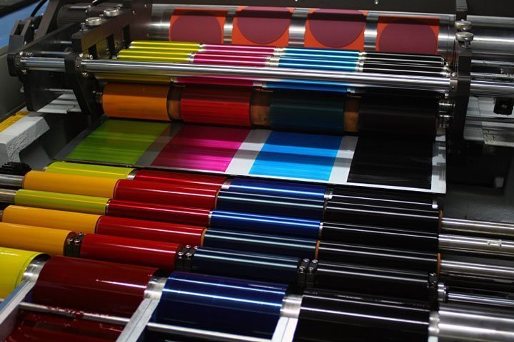 Offset-printing-press-with-cmyk-rollers